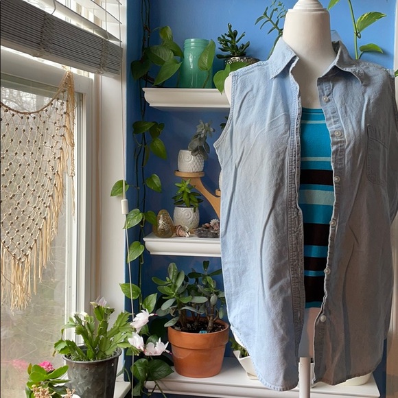 🌺Cabin Creek denim, sleeveless, button down🌺 - Picture 2 of 5